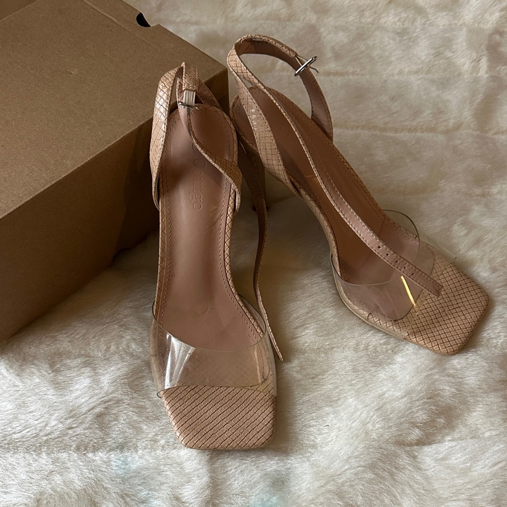 Coutgo Clear and Tan Heels